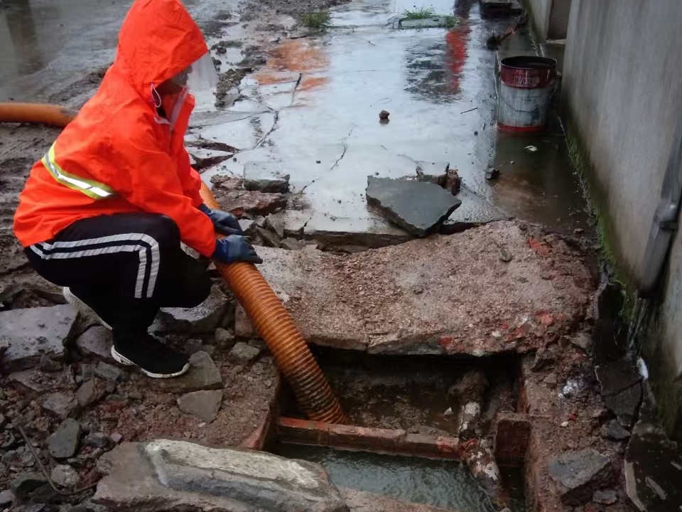 冀州专业清理污水池 炜誉市政以规范流程守护城市 “肠道”