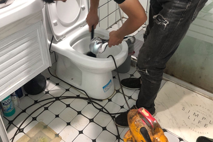 冀州马桶堵塞自己疏通还是找师傅？专业上门服务让你省时更省心